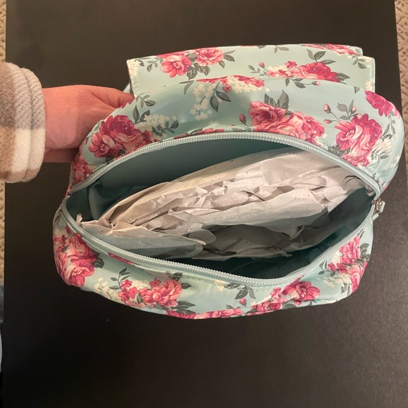 No Boundaries Floral Backpack - Picture 2 of 5